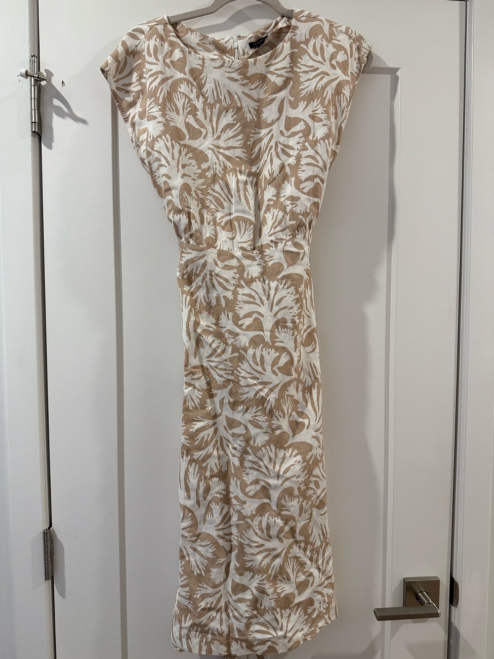 Ann Taylor Beige and White Leaf-Print Women’s Dress Size 4